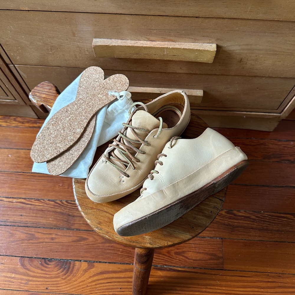 Feit handsewn cream natural leather low top shoes
